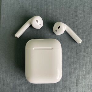 Apple AirPods (2nd Gen)